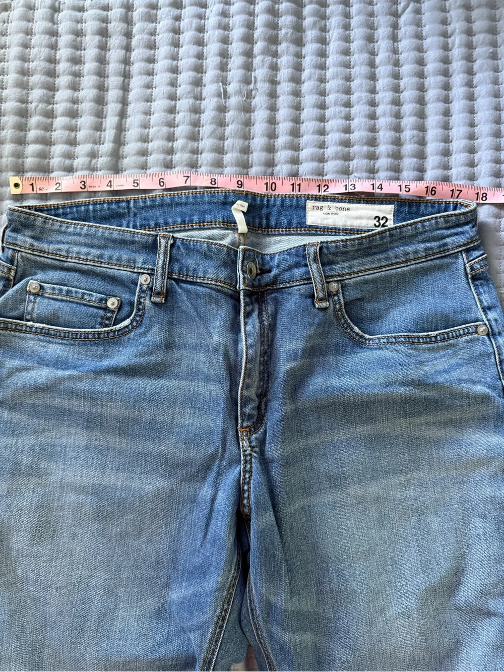 Rag & Bone Boyfriend Jeans Women’s Size 32 Raw Hem Distressed Light Wash